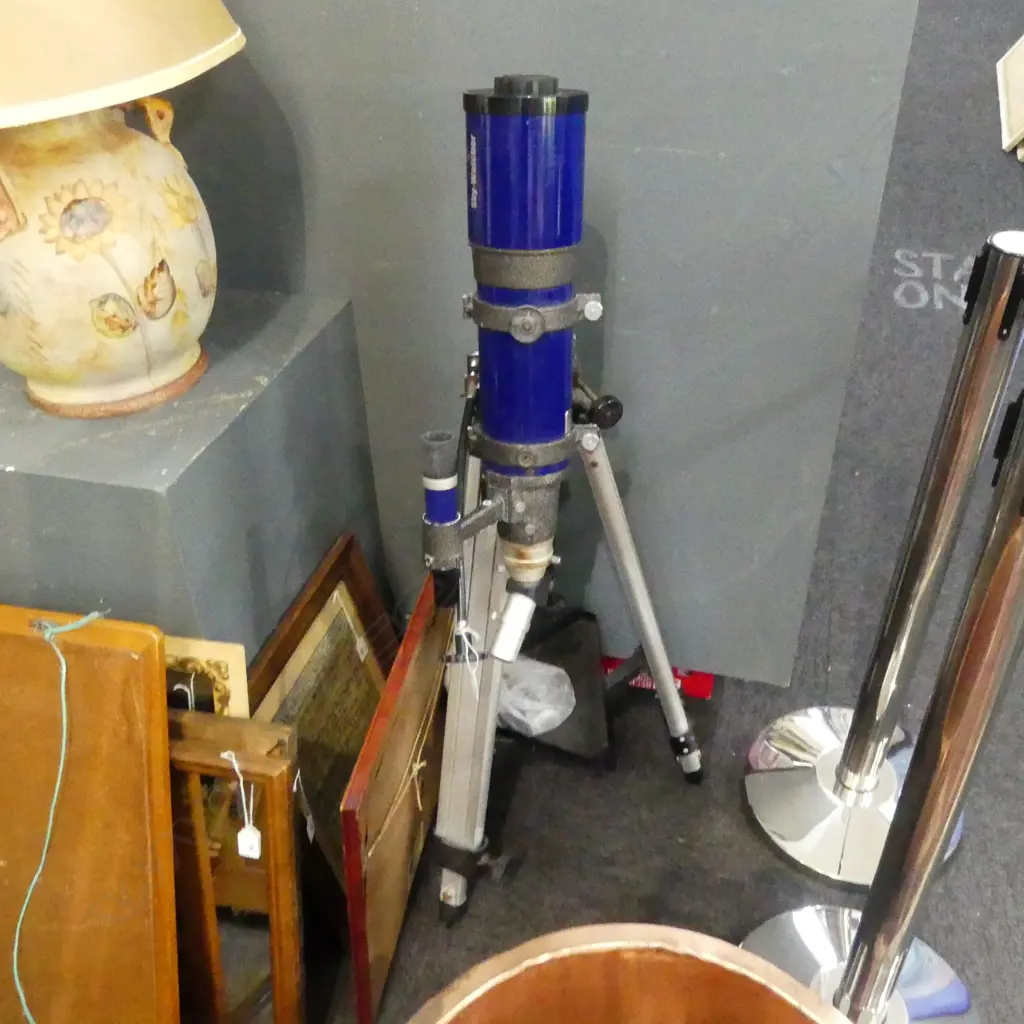 'SKY WATCHER' TELESCOPE some rusting Image 1++
