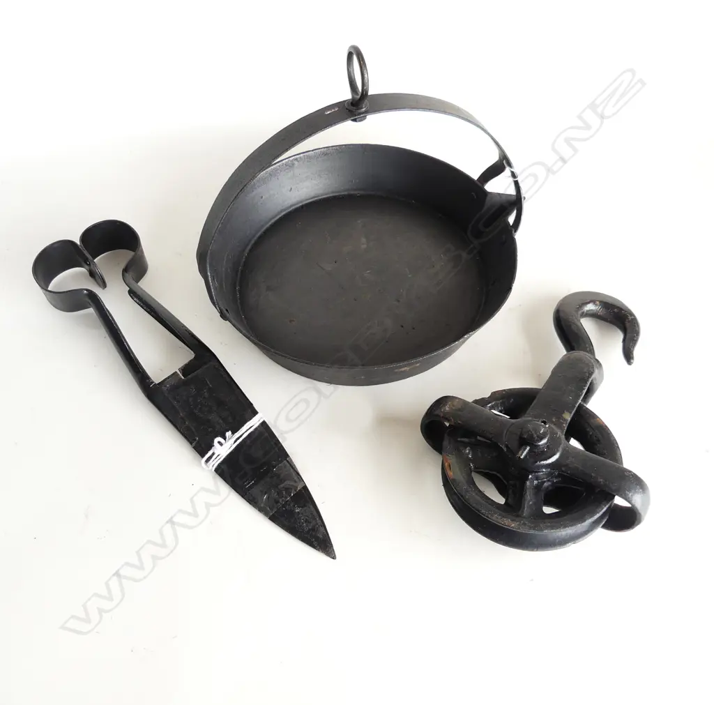 INDUSTRIAL PULLEY L.250mm, SHEFFIELD HAND SHEARS & CAST IRON DISH Dia.240mm Image 1++