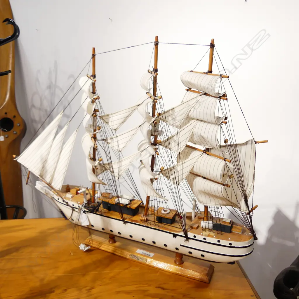 LG. MODEL 3MAST SHIP; 'Christian Padich', 780x110x580mm, faults Image 1++