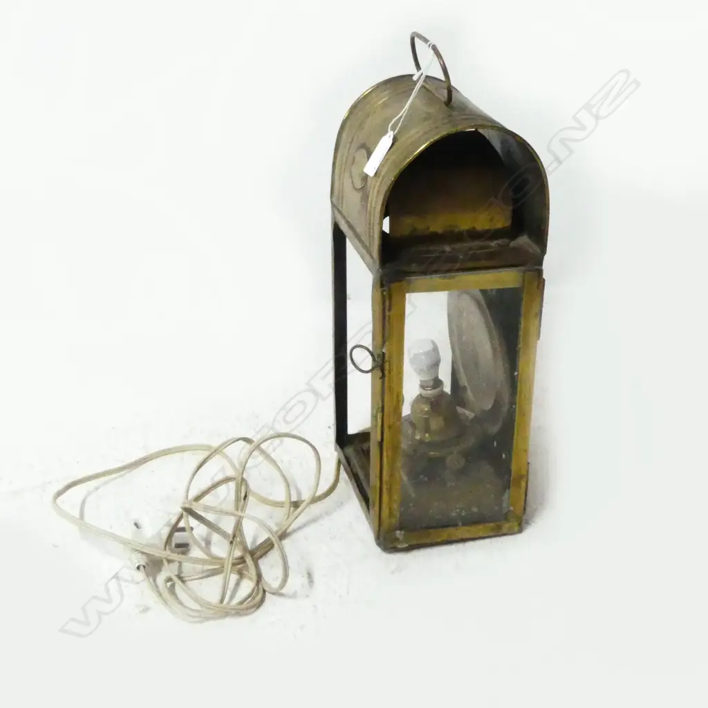 'W. VOGELS-BOON' BRASS LAMP CONVERTED TO ELECTRICITY 2 glass panes absent H.410mm Image 1++
