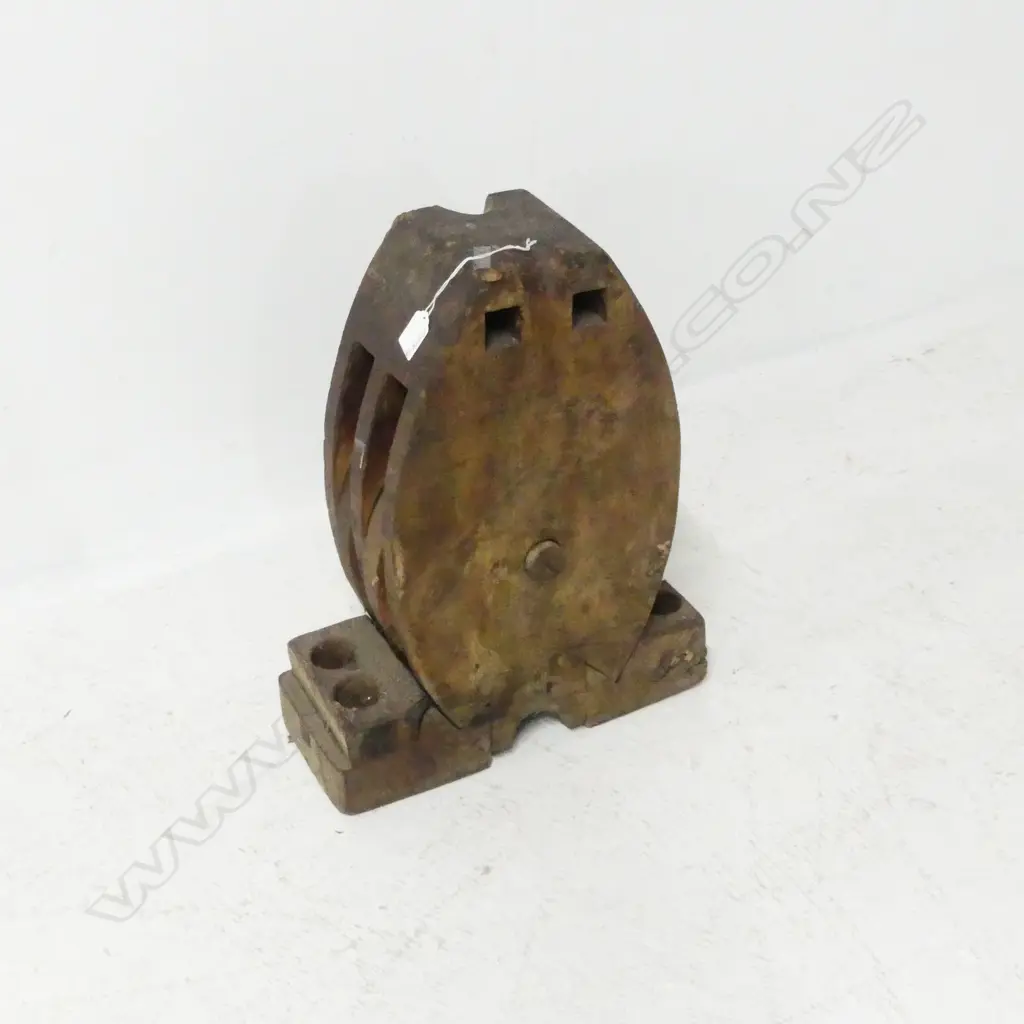 OLD WOODEN MARITIME DOUBLE PULLEY BLOCK H.450mm. Dia. of pulleys 255mm Image 1++