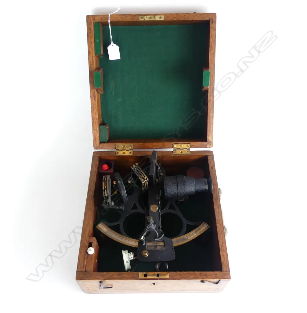 OAK CASED ENGLISH SHIPS SEXTANT 265x275x150mm Image 1++