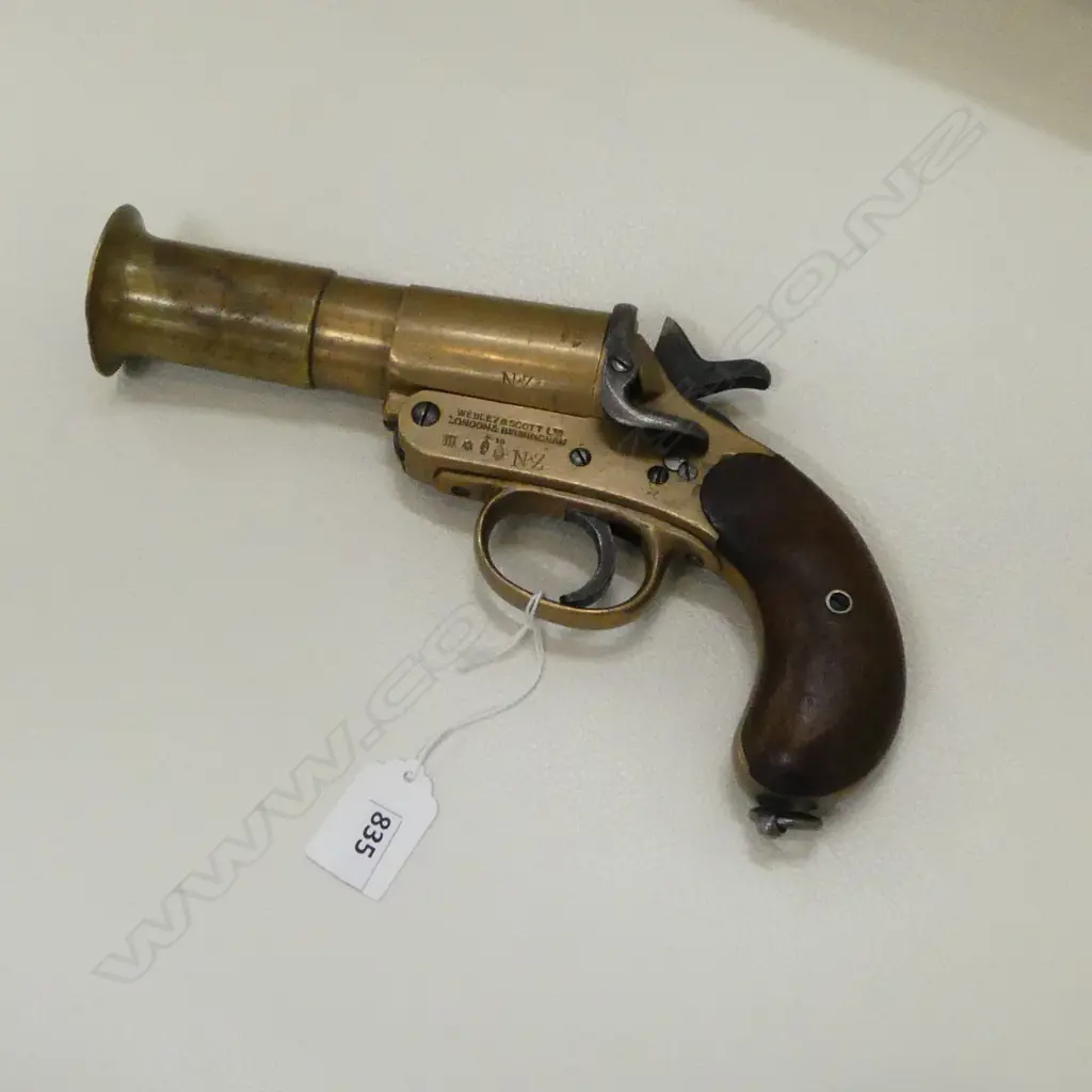 VINTAGE FLARE GUN, WEBLEY & SCOTT LTD w. NZ MILITARY BROAD ARROW L.240mm. No Firearms License required. Image 1++
