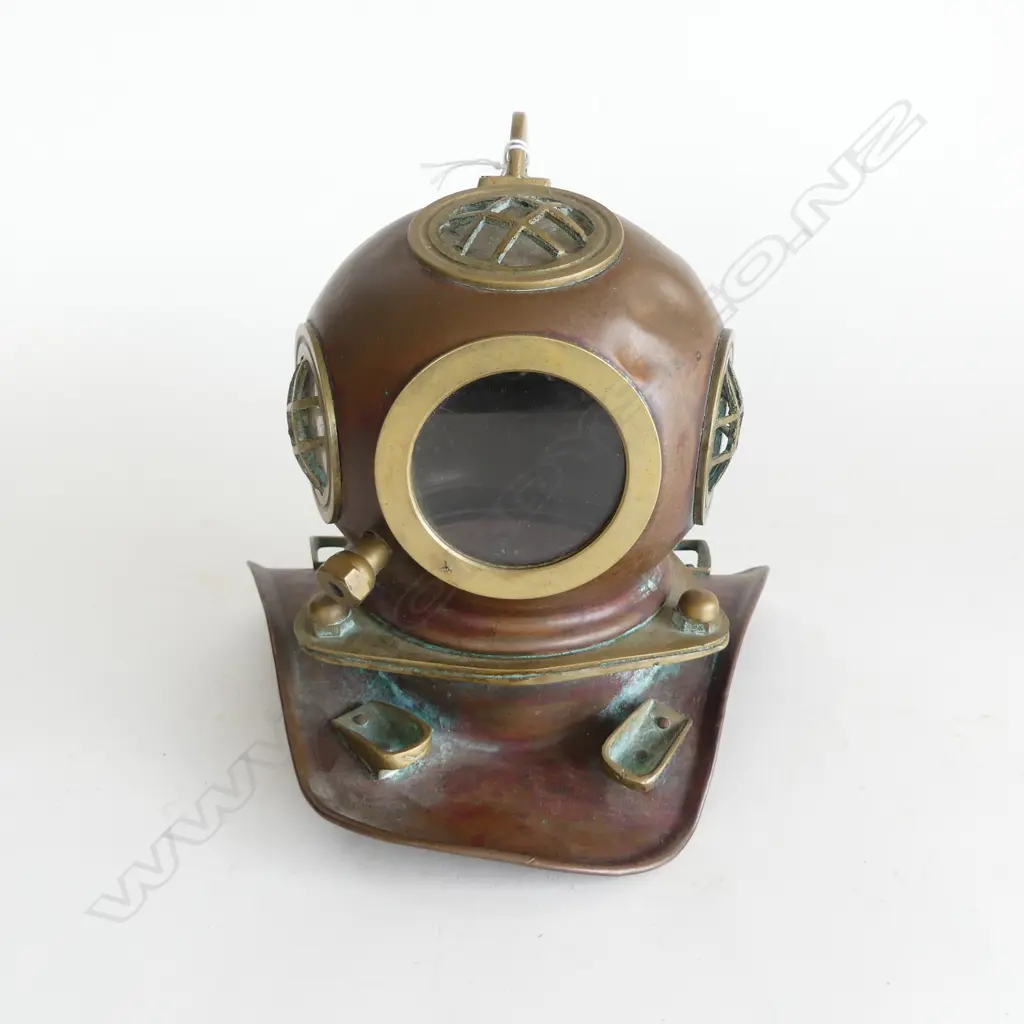 VINTAGE STYLE COPPER & BRASS DIVERS HELMET ORNAMENT H.180mm Image 1++