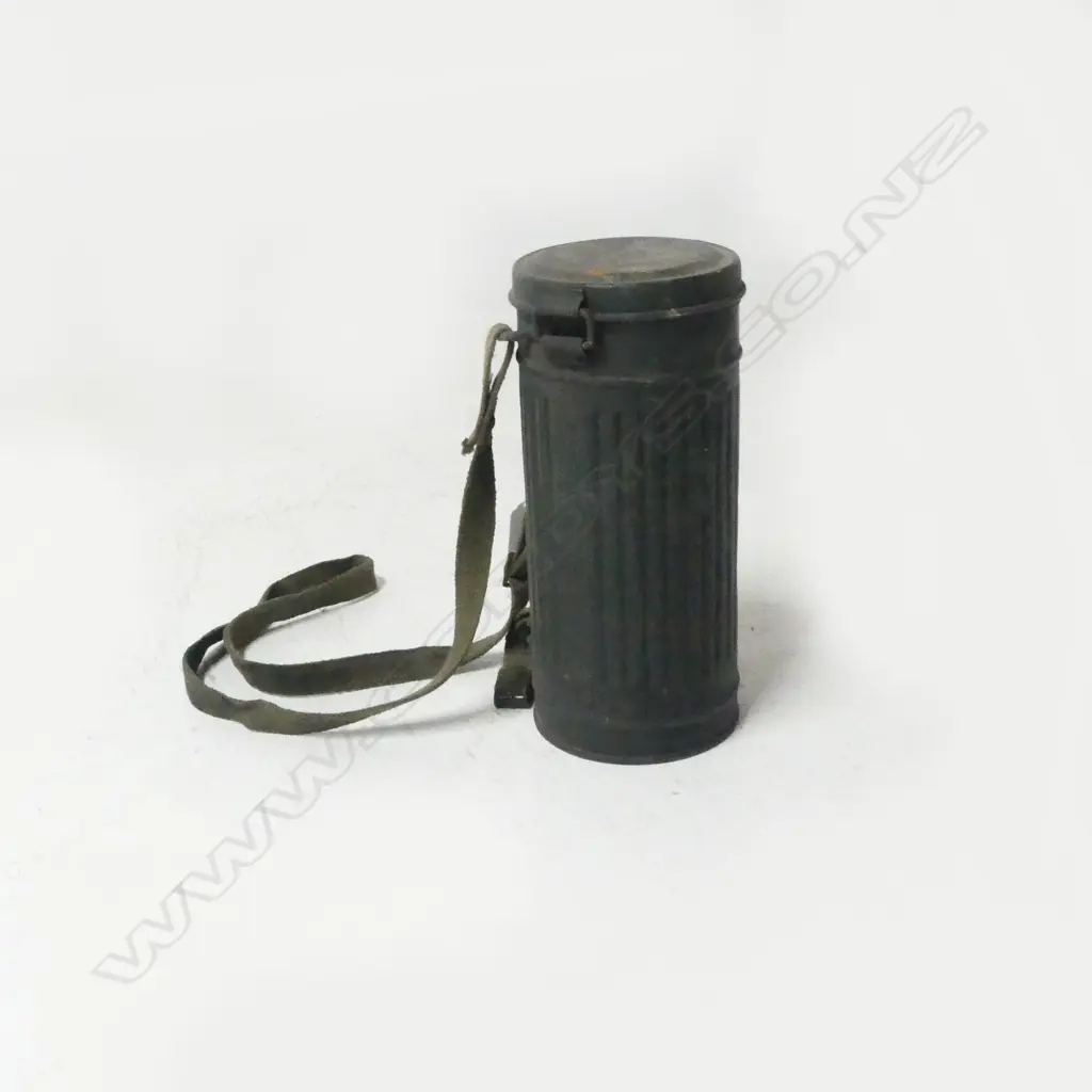 VINTAGE GAS MASK IN LIDDED GREEN CANNISTER military issue? Image 1++