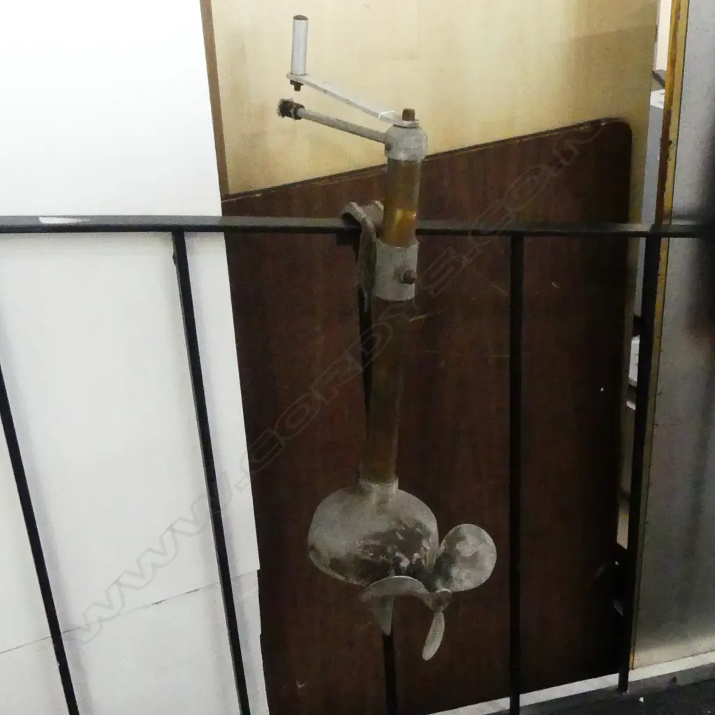 VINTAGE BRASS & ALUMINUM HAND CRANKED OUTBOARD MOTOR; H.800mm Image 1++