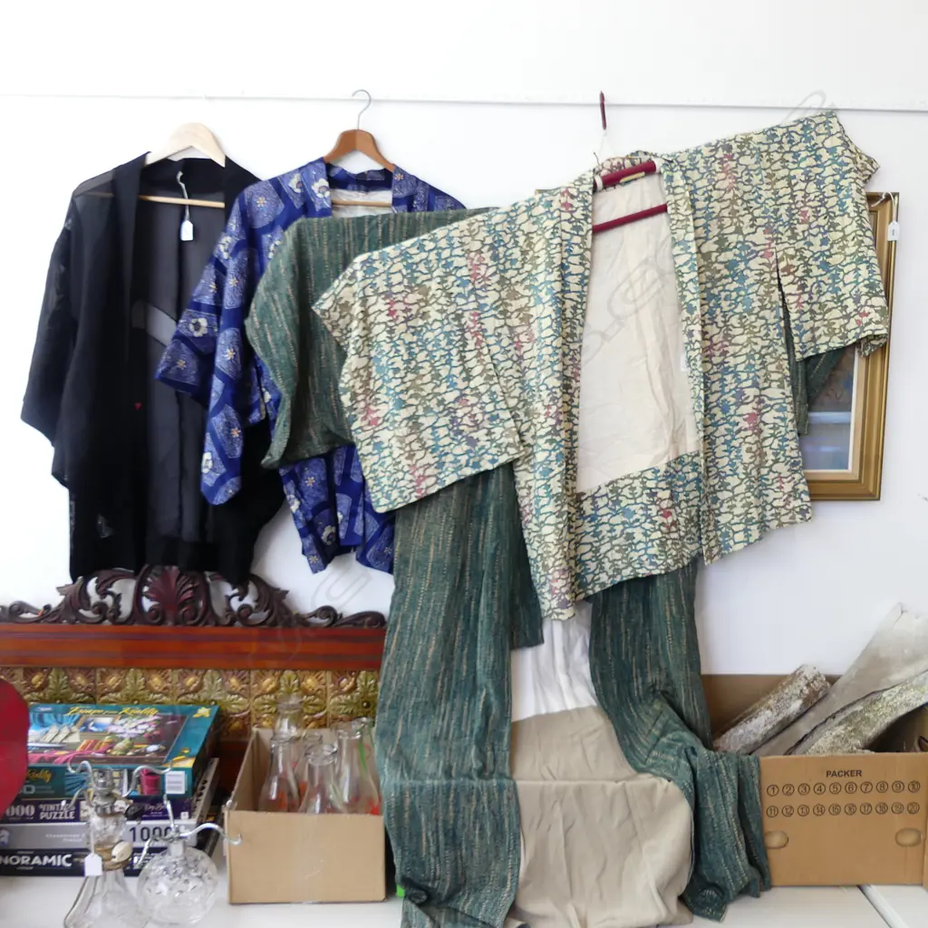 4 VINTAGE JAPANESE SILK KIMONOS Image 1++