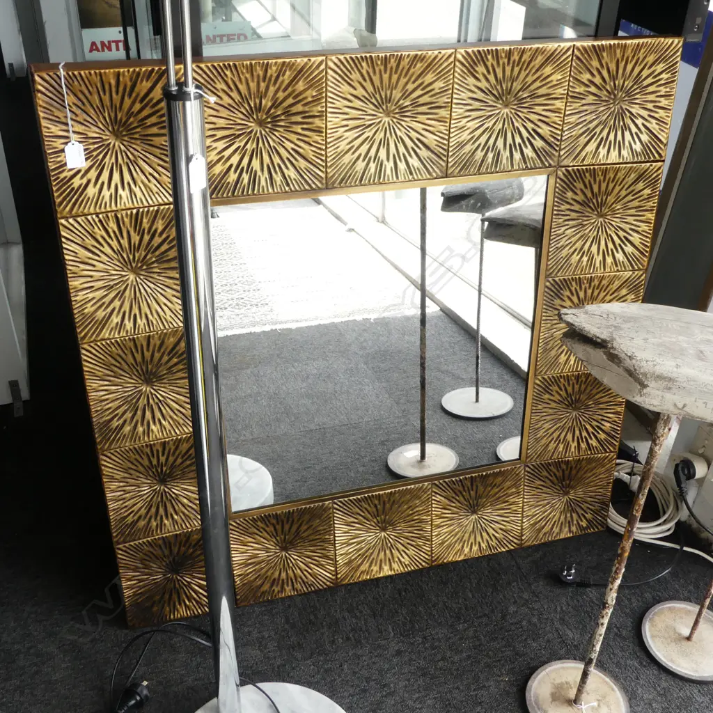 DECORATIVE HAMMERED COPPER MIRROR 980x980mm Image 1++