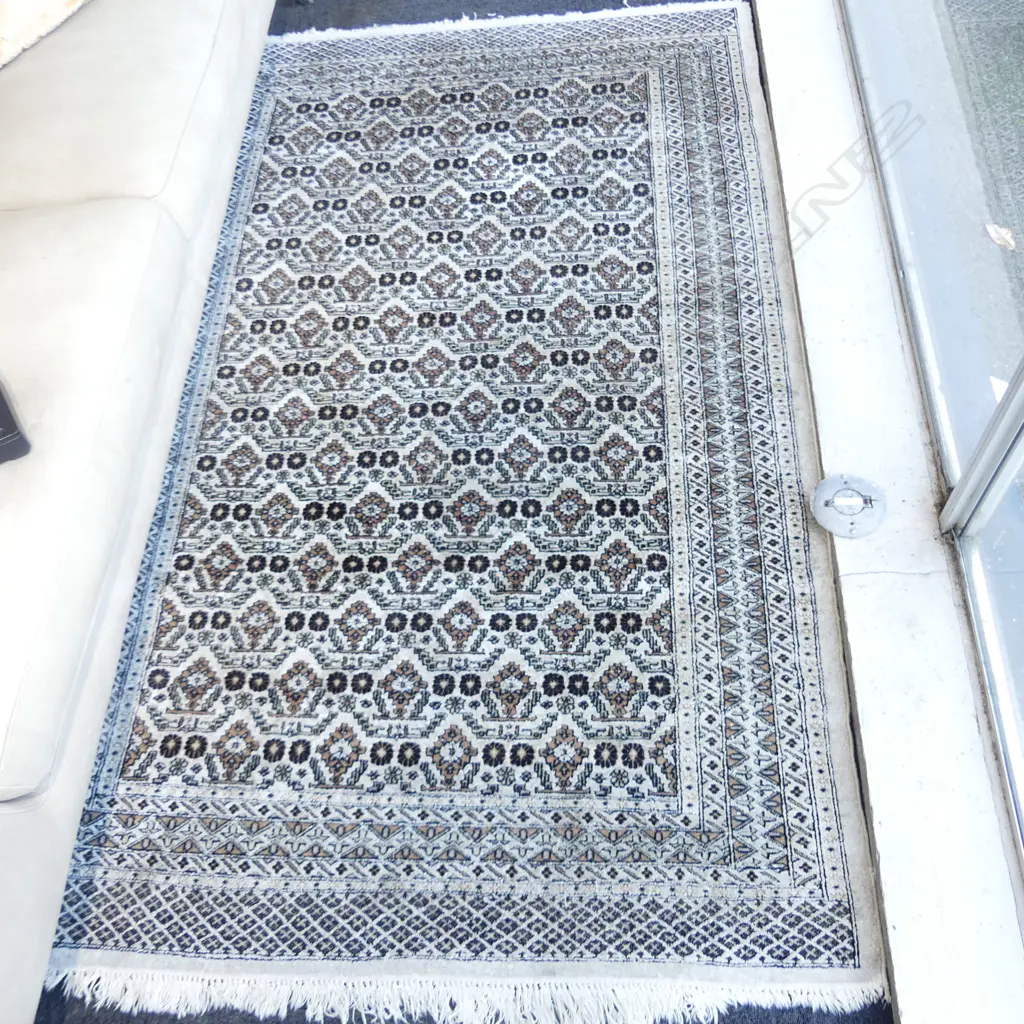 HAND KNOTTED WOOL PILE RUG 2000x1280mm Image 1++