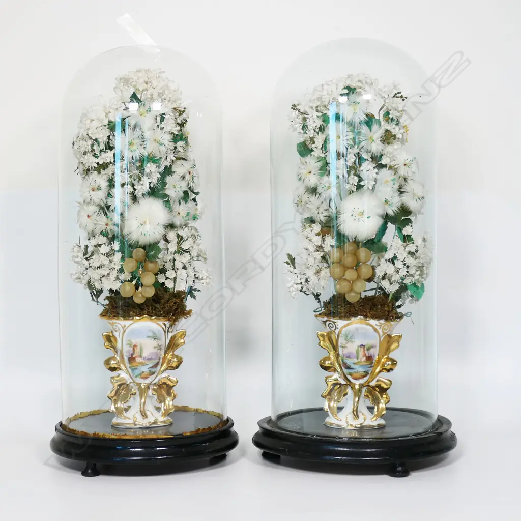 PR ANTIQUE WEDDING DOMES w. WHITE FLOWER DISPLAY, H.500mm Image 1++