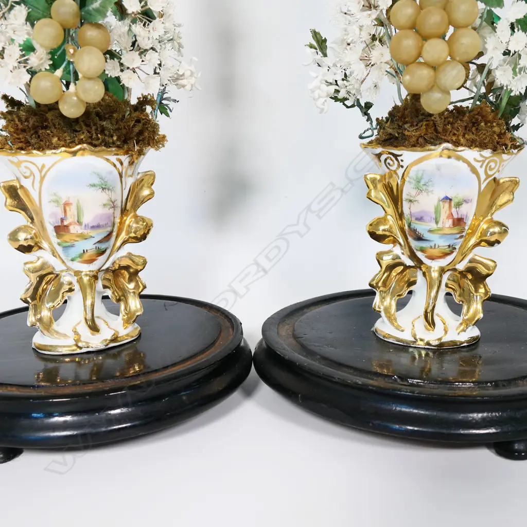 PR ANTIQUE WEDDING DOMES w. WHITE FLOWER DISPLAY, H.500mm Image 1++