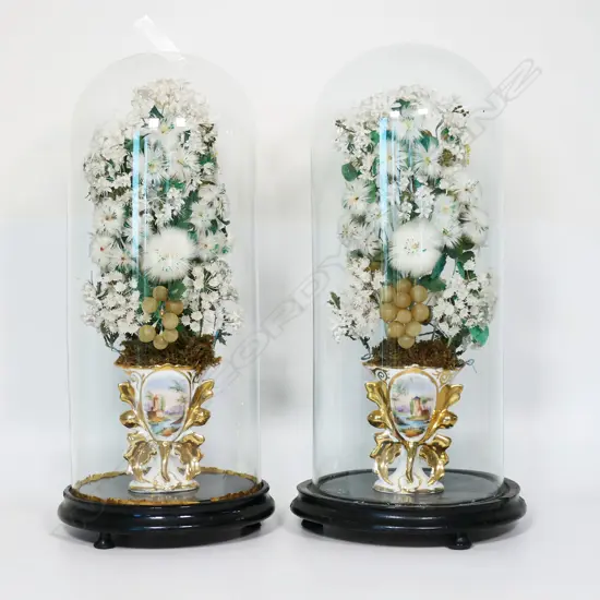 PR ANTIQUE WEDDING DOMES w. WHITE FLOWER DISPLAY, H.500mm