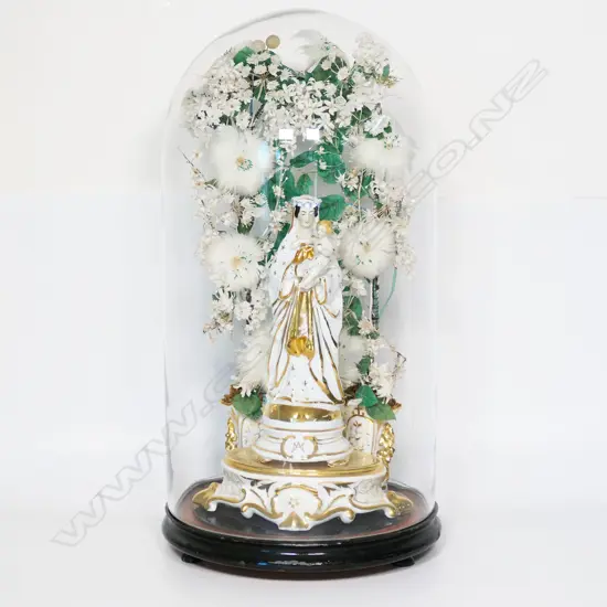 ANTIQUE WEDDING DOME w. FIGURE & WHITE FLOWER DISPLAY, H.560mm (REPLACEMENT DOME, NOT EXACT FIT)