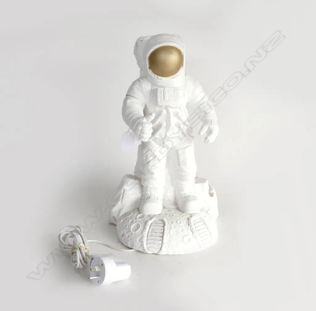 WHITE PLASTIC ASTRONAUT NIGHT LIGHT MADE IN SPAIN H.380mm Image 1++