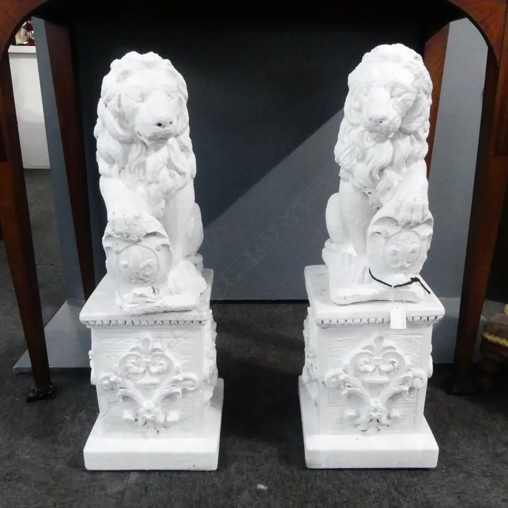 PR OF CONCRETE GARDEN LIONS ON PLINTHS H.700mm Image 1++