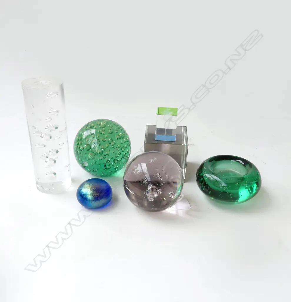 7 PCES GLASS; 4 PAPERWEIGHTS, etc H.150mm Image 1++