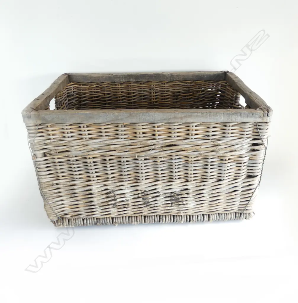 LG WICKER BASKET 680x480x390mm Image 1++