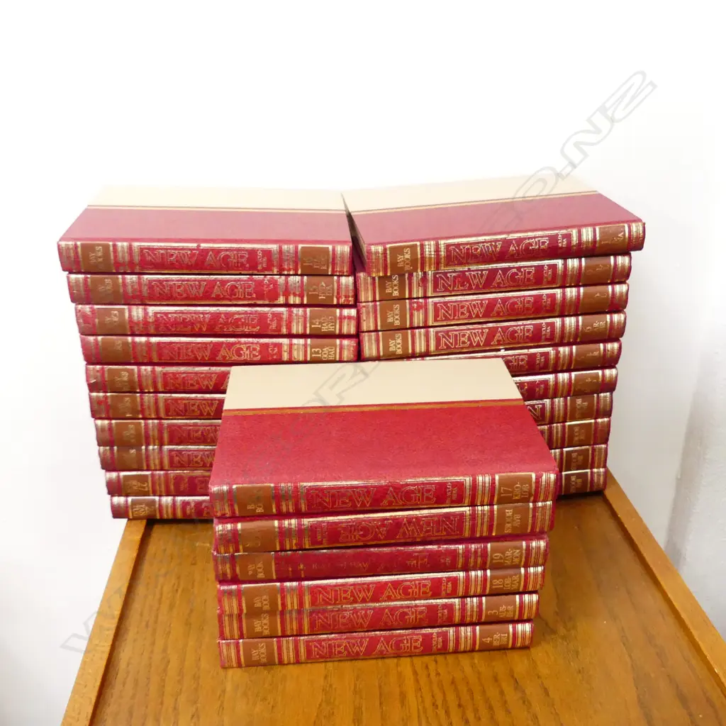 COLLECTION OF 26 ENCYCLOPEDIA BOOKS Image 1++