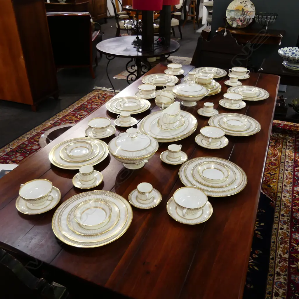 WEDGWOOD 'COLONNADE' DINNER SERVICE Image 1++
