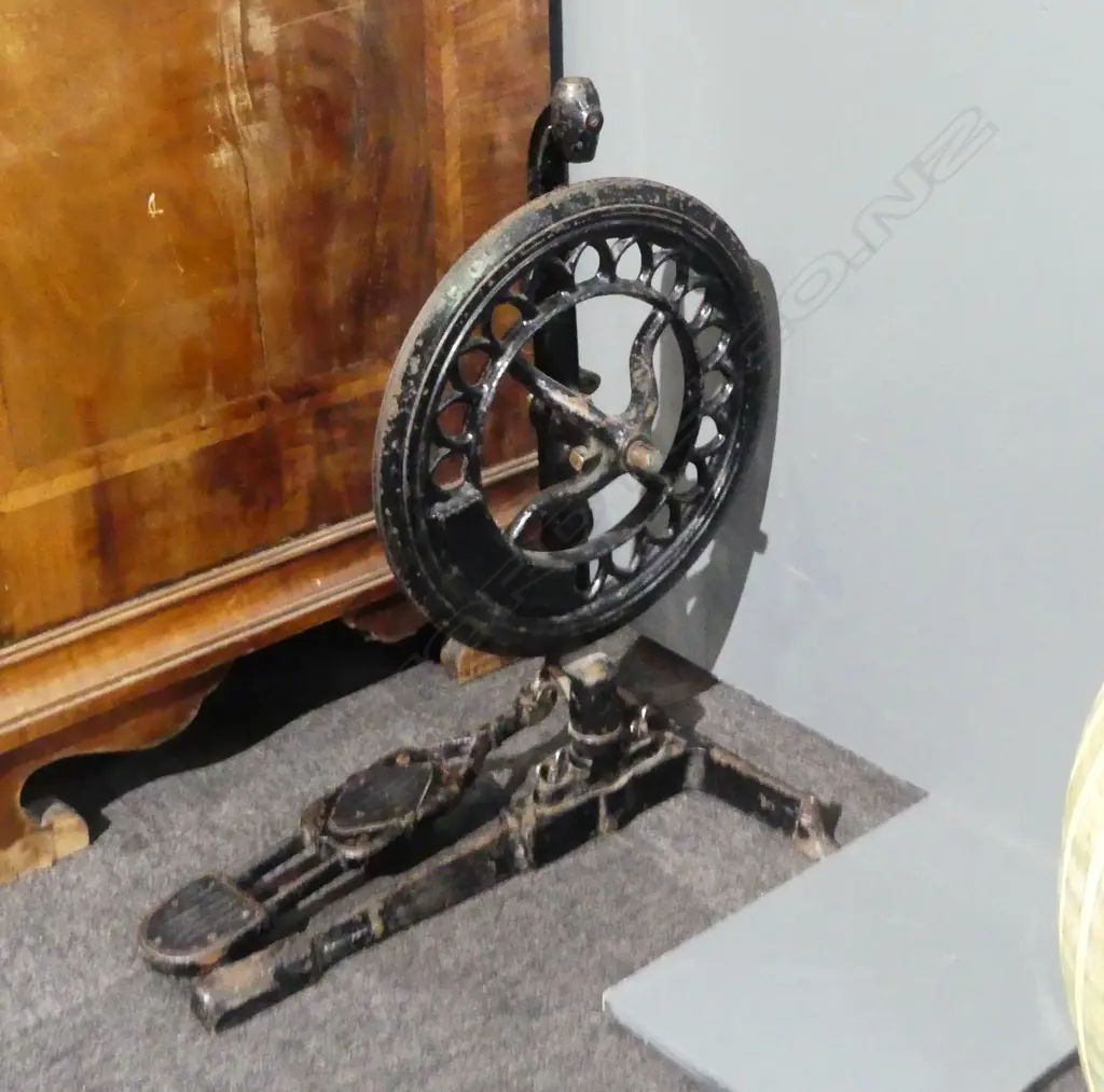 CAST IRON DENTIST DRILL FOOT WHEEL; H.500mm Image 1++