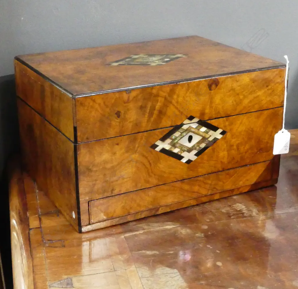 VICTORIAN WALNUT DRESSING CASE w. MOP INLAY 305x230x170mm Image 1++