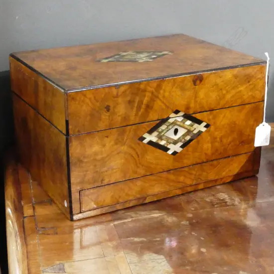 VICTORIAN WALNUT DRESSING CASE w. MOP INLAY 305x230x170mm