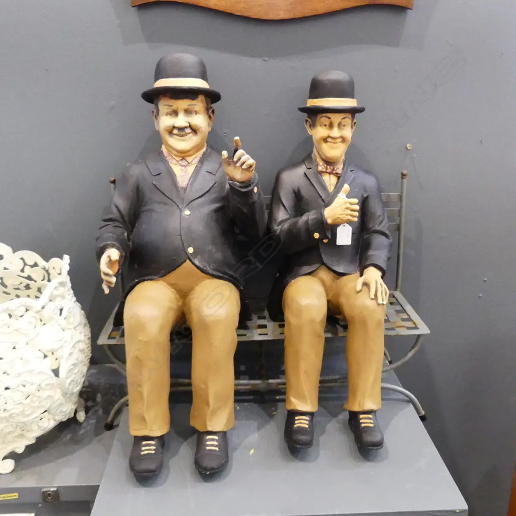 SEATED LAUREL & HARDY FIGURES H.620mm Image 1++