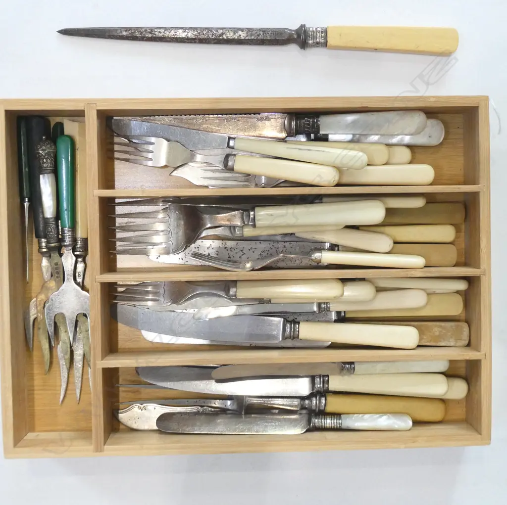ASST. IVORINE HANDLED CUTLERY Image 1++
