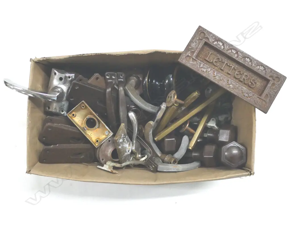 ASST. VINTAGE DOOR HARDWARE ETC Image 1++