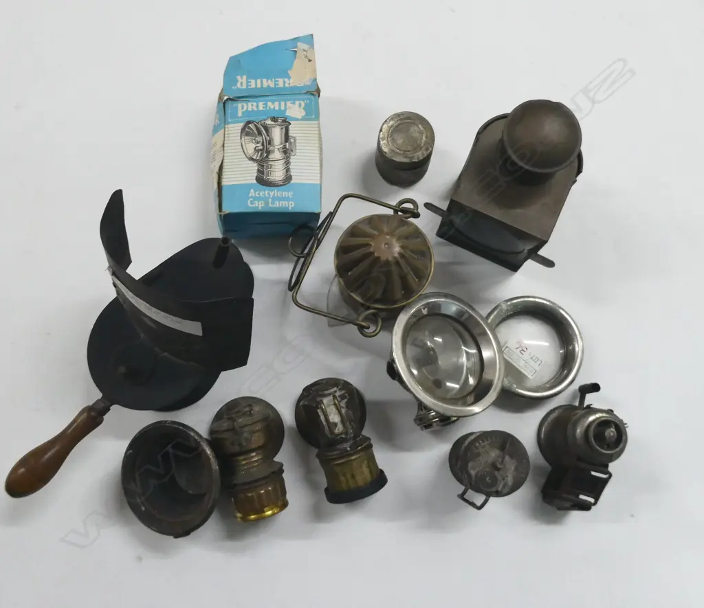 COLL. VINTAGE MINERS CAP LAMPS INCL. LANTERN, LANTER w. FAULTS, etc Image 1++