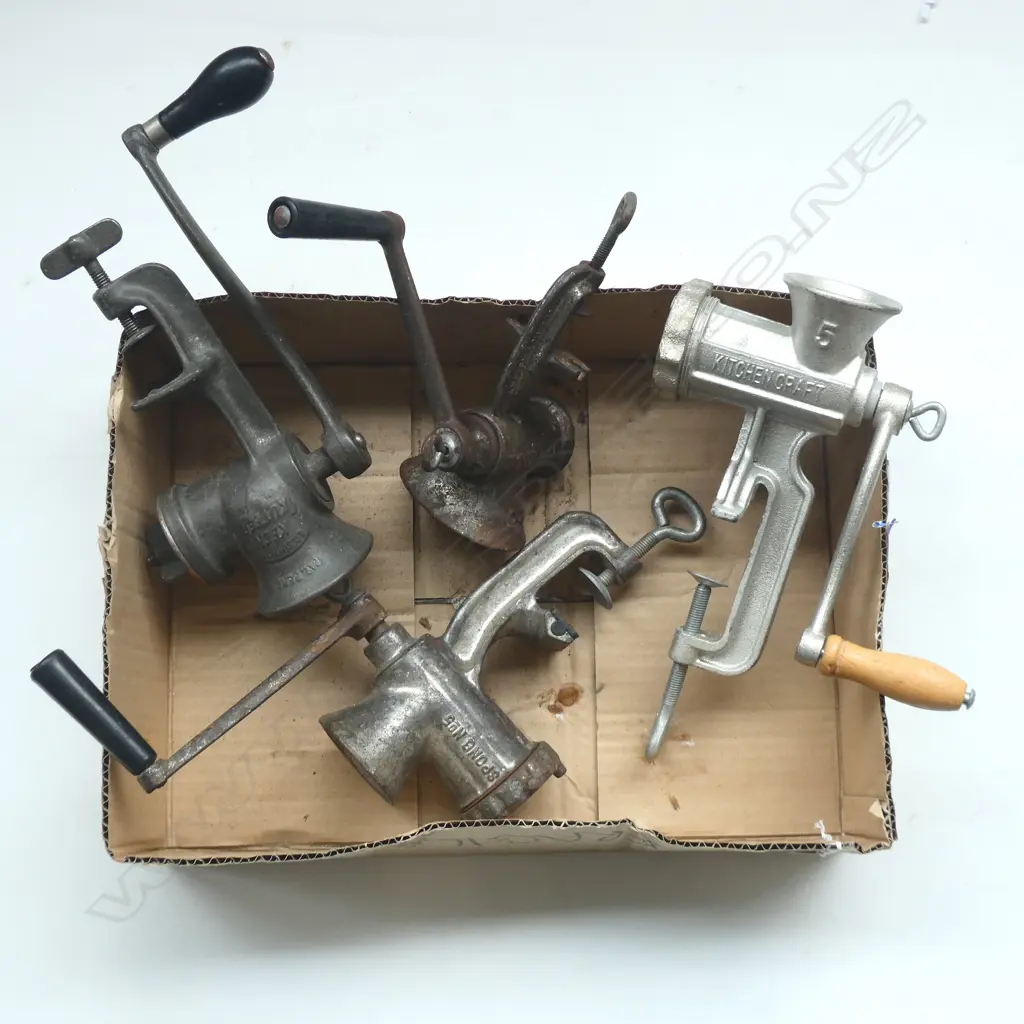 BOX 4 OLD CAST IRON MEAT GRINDERS 'Spong No.5' + 'National 25' + 'Keen Kutter' etc Image 1++