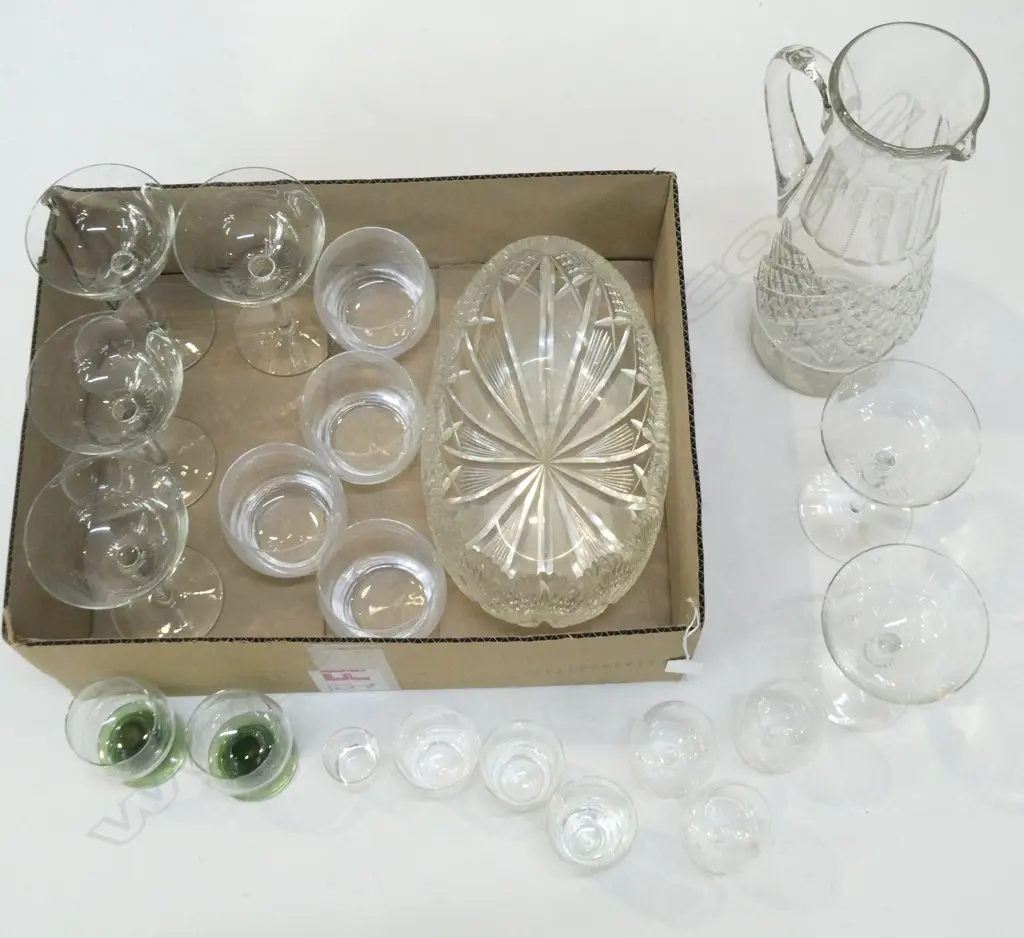 ASST. CRYSTAL & GLASSWARE INCL. LG JUG H.320mm Image 1++