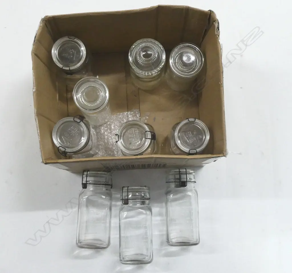 10 GLASS CONTAINERS (7 AGEE QUEEN) H.200mm Image 1++