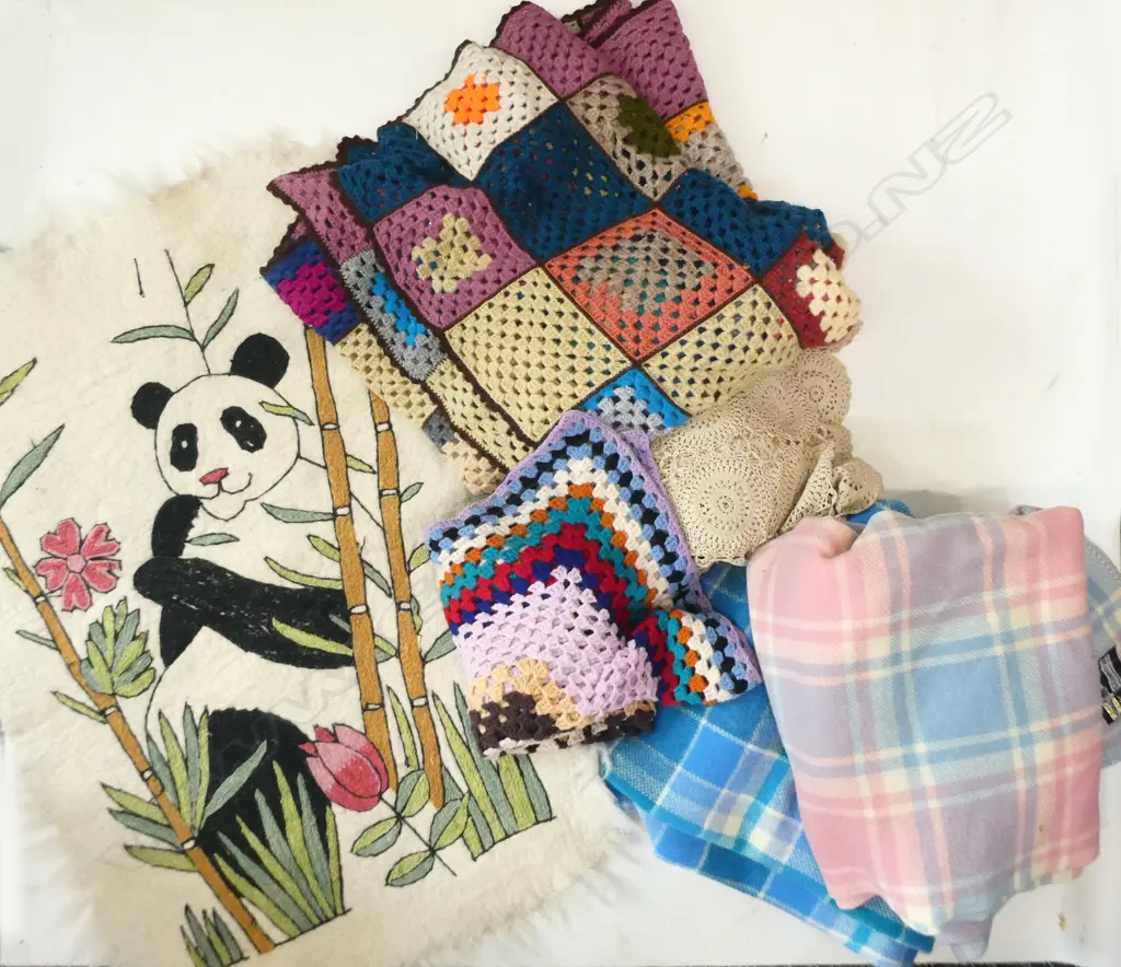 WOOL BLANKETS, LACE COVER, FELTED WOOL ARTWORK Image 1++