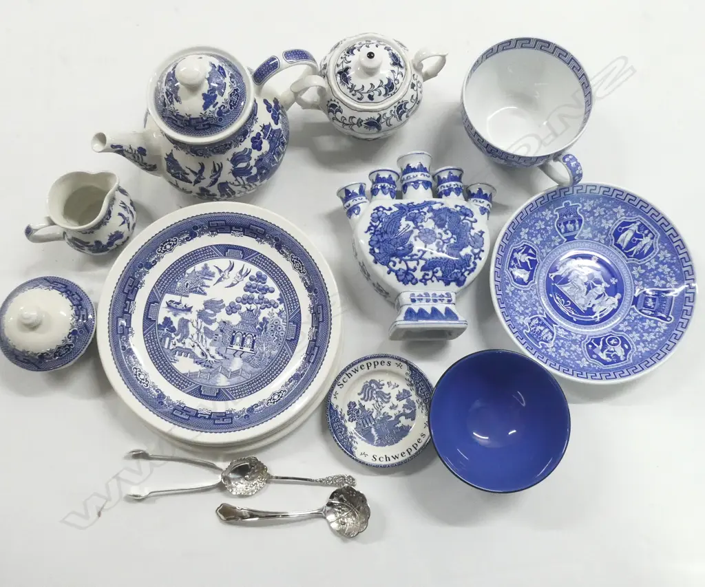 ASST. B/W CHINA INCL. CHURCHILL WILLOW TEA SET, LG SPODE C/S Image 1++