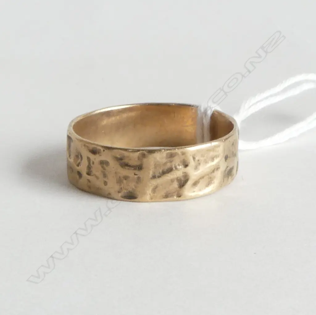 9ct Y/GOLD VINTAGE DESIGNER PATTERN BAND RING 3.46gms SIZE S Image 1++
