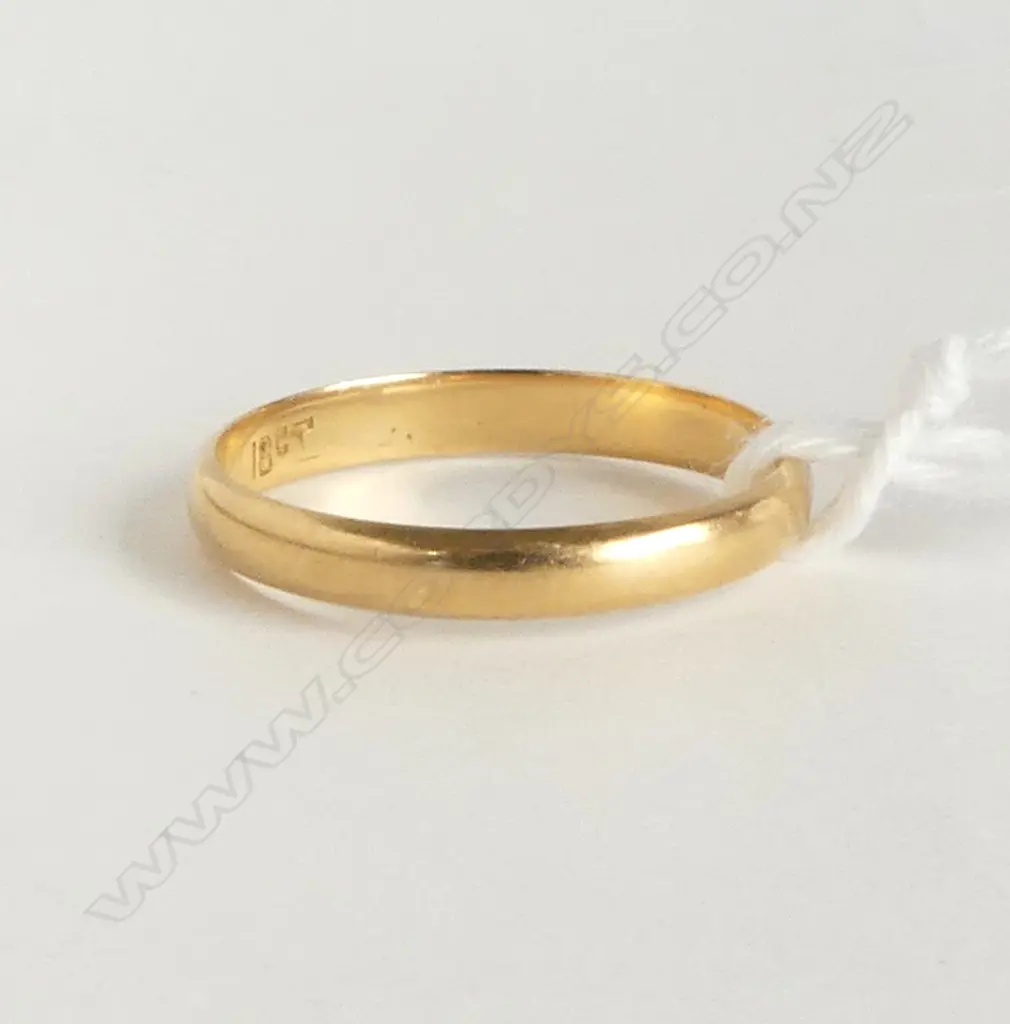 OLD 18ct YELLOW GOLD BAND RING 1.9gms SIZE N Image 1++