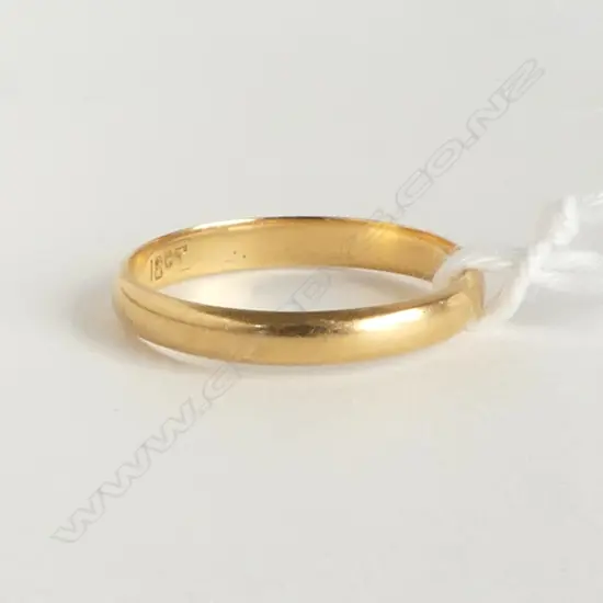 OLD 18ct YELLOW GOLD BAND RING 1.9gms SIZE N