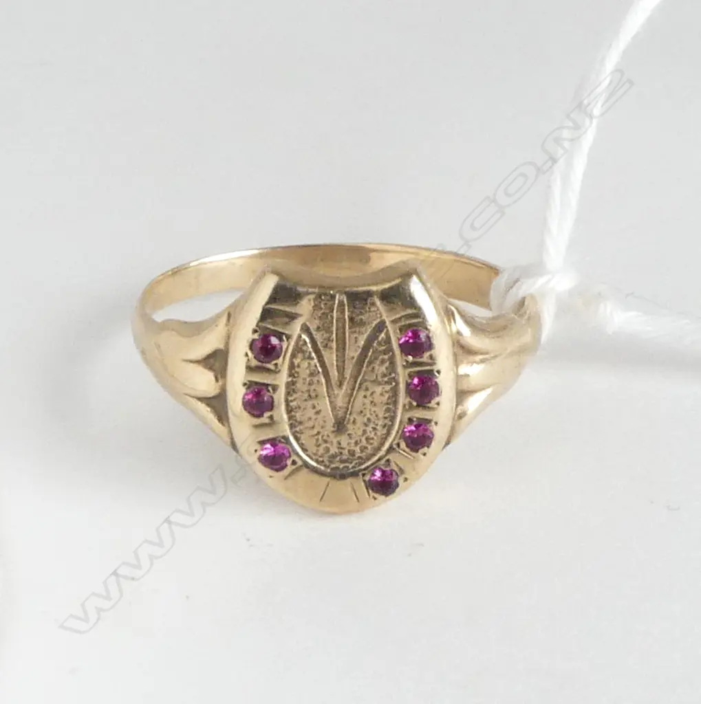 9ct Y/GOLD & RED STONE HORSE SHOE SIGNET RING 4.5gms SIZE S Image 1++