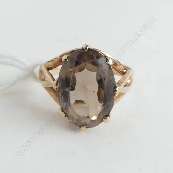 9ct YELLOW GOLD & LGE SMOKEY QUARTZ RING 4gms SIZE O