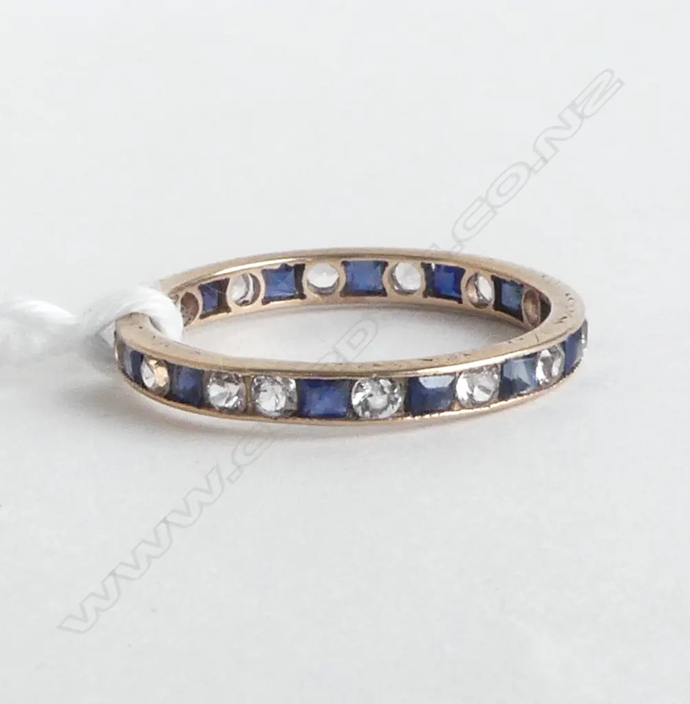 GOLD ETERNITY BAND RING WITH WHITE & BLUE SAPPHIRES testing 10 to 14ct. 1.55gms SIZE P Image 1++