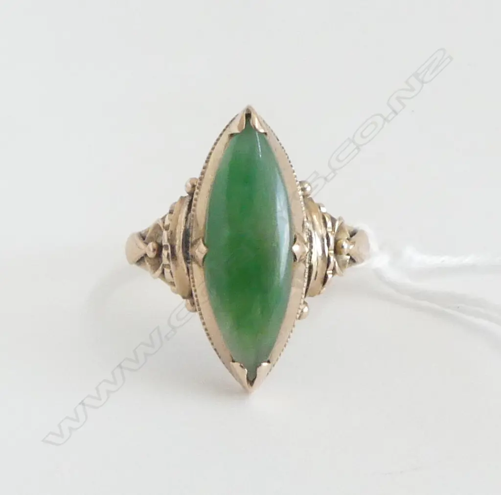 9ct YELLOW GOLD JADEITE RING 3gms SIZE P Image 1++