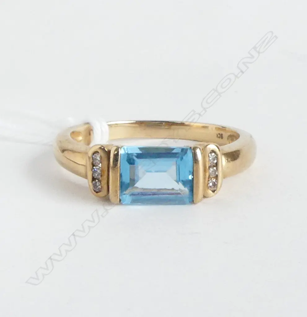 9CT BLUE  TOPAZ AND DIAMOND  RING, 3.7gms SIZE S 1/2 Image 1++