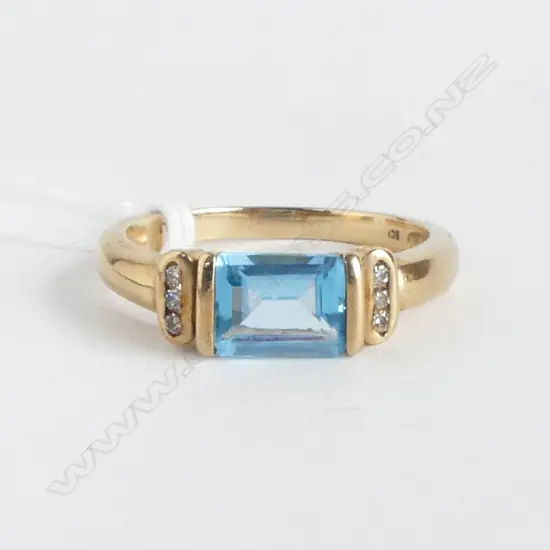 9CT BLUE  TOPAZ AND DIAMOND  RING, 3.7gms SIZE S 1/2