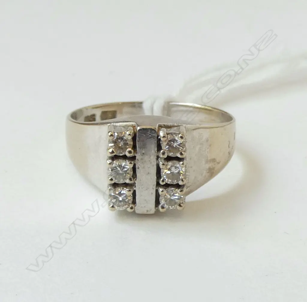 18CT W/G  & DIAMOND VINTAGE RING 3.4gms SIZE O Image 1++