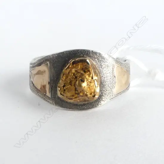 SILVER RING WITH GOLD NUGGET mounted to the top SIZE O