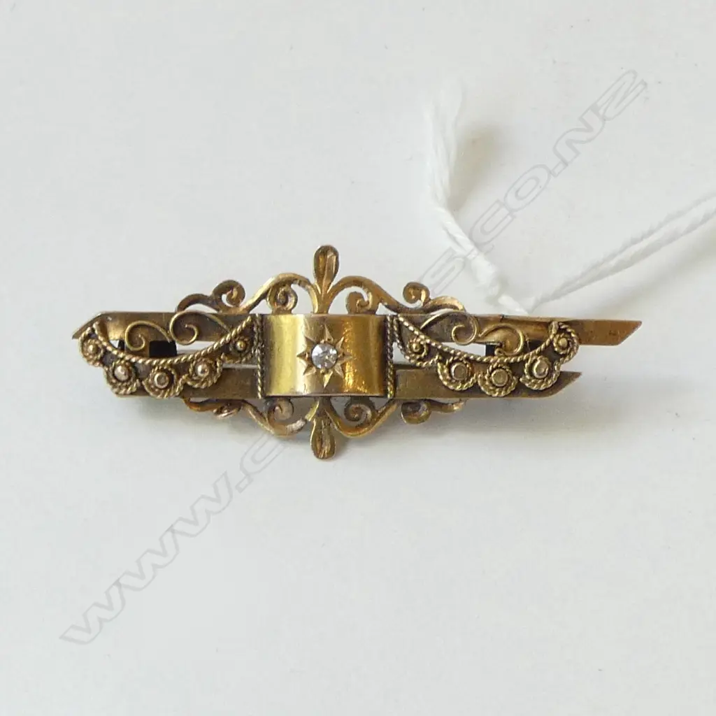 9ct BAR BROOCH w CENTRAL DIAMOND, 3.12gm Image 1++
