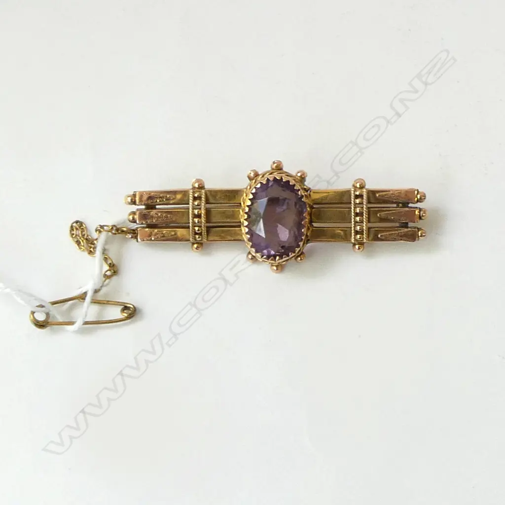 9ct AMETHYST BAR BROOCH, 4.90gm Image 1++