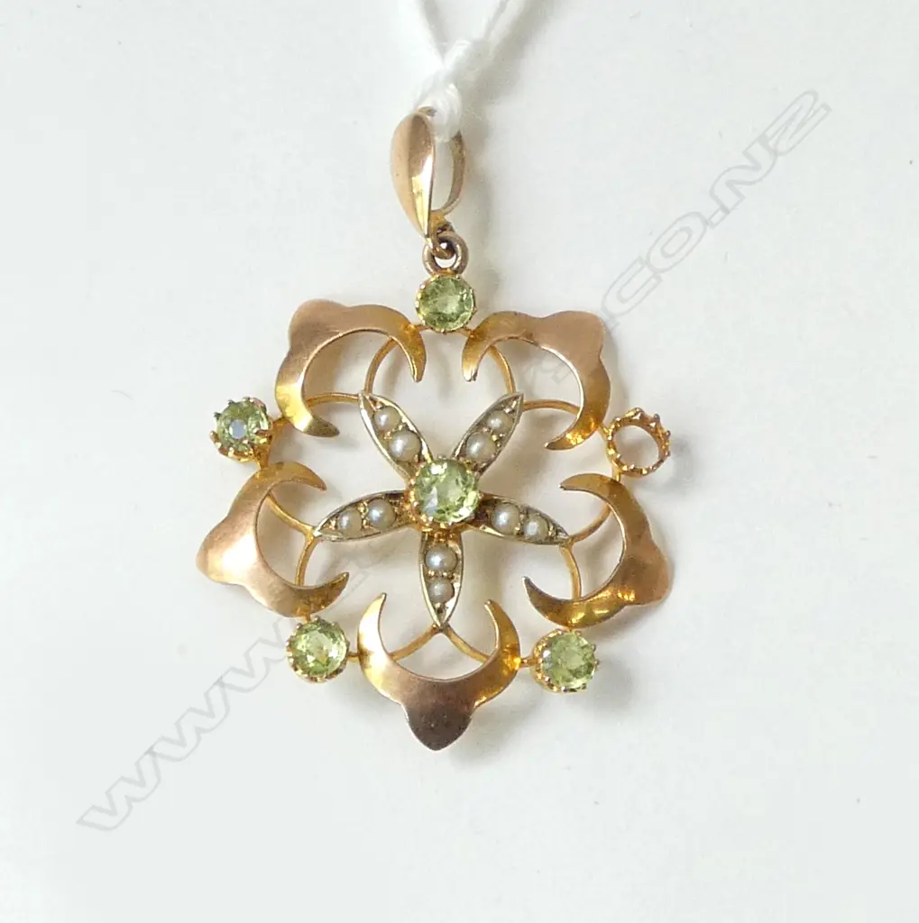9CT GOLD PERIDOT & SEED PEARL PENDANT 1 PERIDOT MISSING 2.2GMS TOTAL WIEGHT Image 1++
