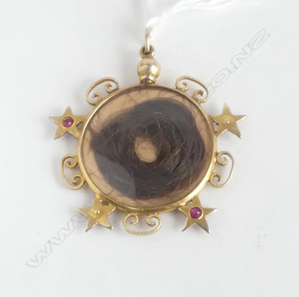 9ct VICTORIAN MOURNING PENDANT; 4.85 grams Image 1++